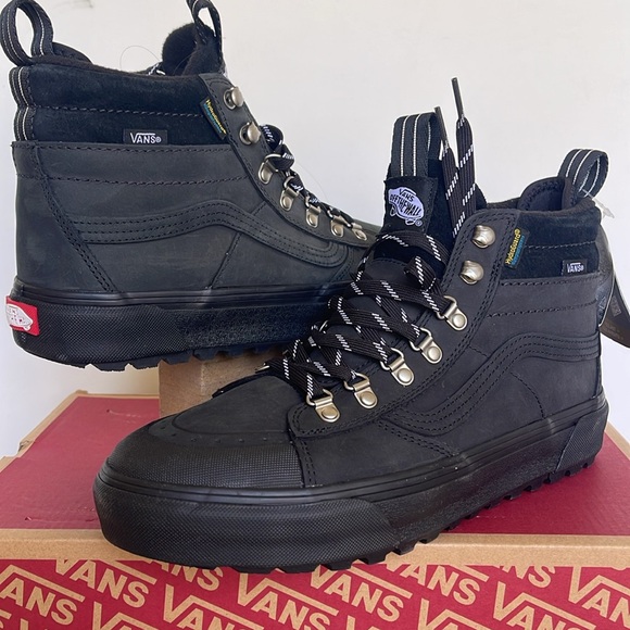 Vans Shoes - Vans WMNS Sk8-Hi Dr Mte-2
Black
VN0009QMBLA
Boots Sneakers